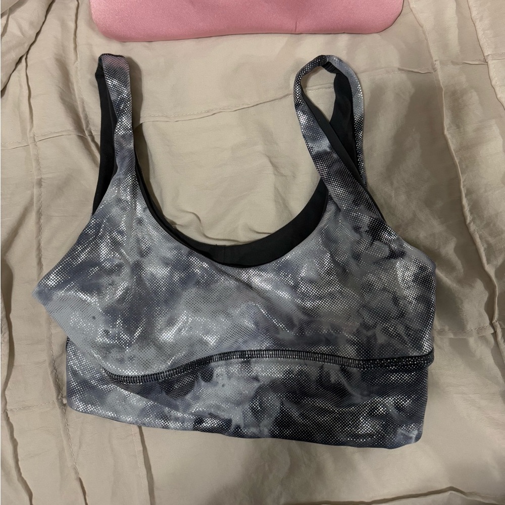 Lululemon sports bra size 6